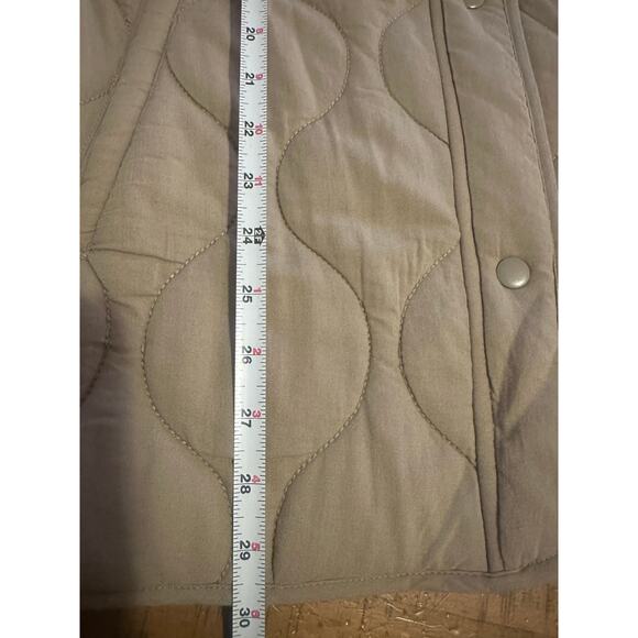 NWT Lucky Brand Women’s Lightweight Quilted Snap Jacket L Taupe Tan Beige Liner - Picture 9 of 9